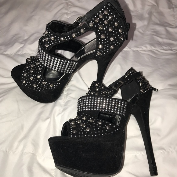 Heels - Picture 2 of 2